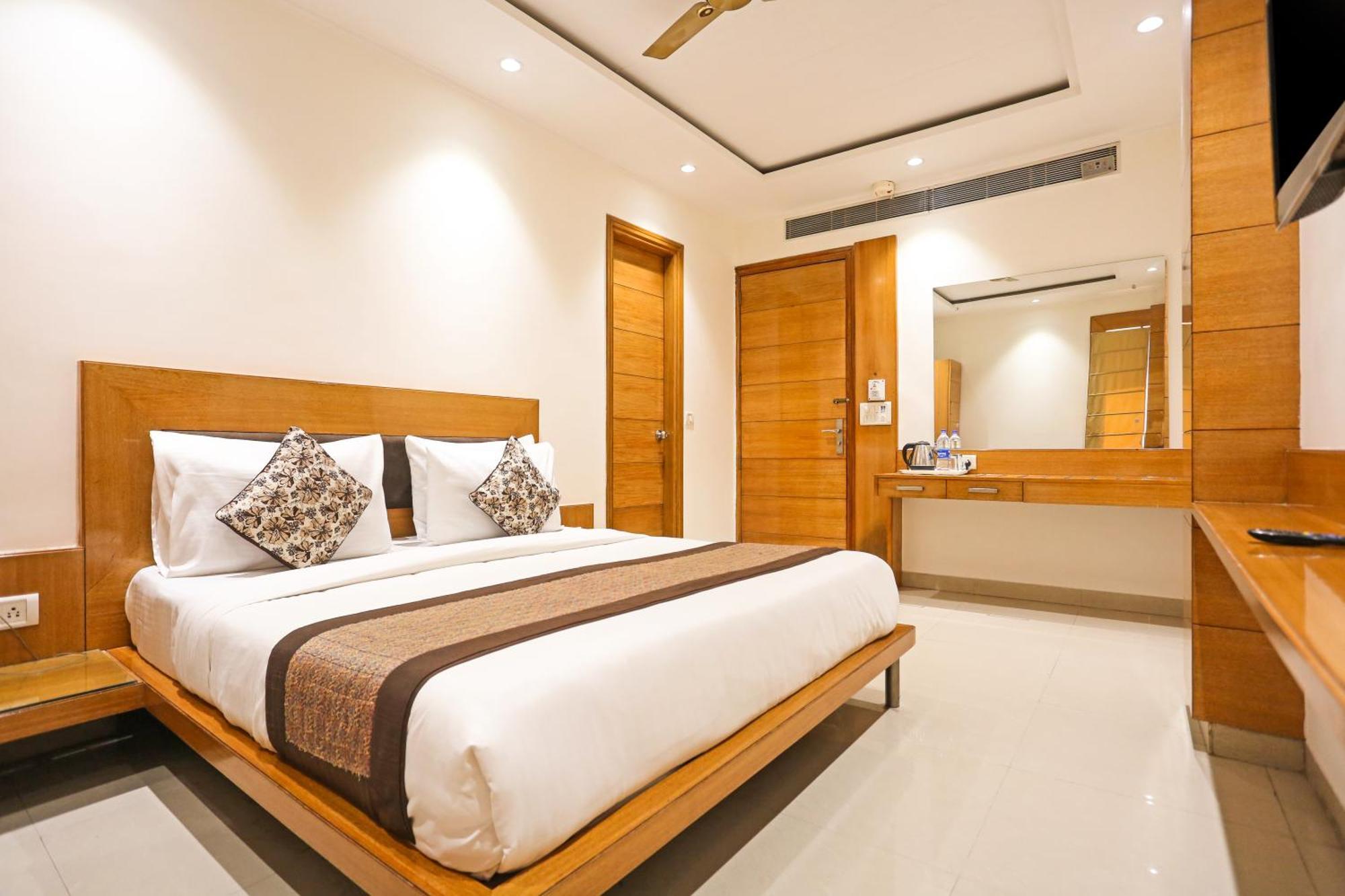 Hotel Silky Palace Near Igi Airportt New Delhi Buitenkant foto
