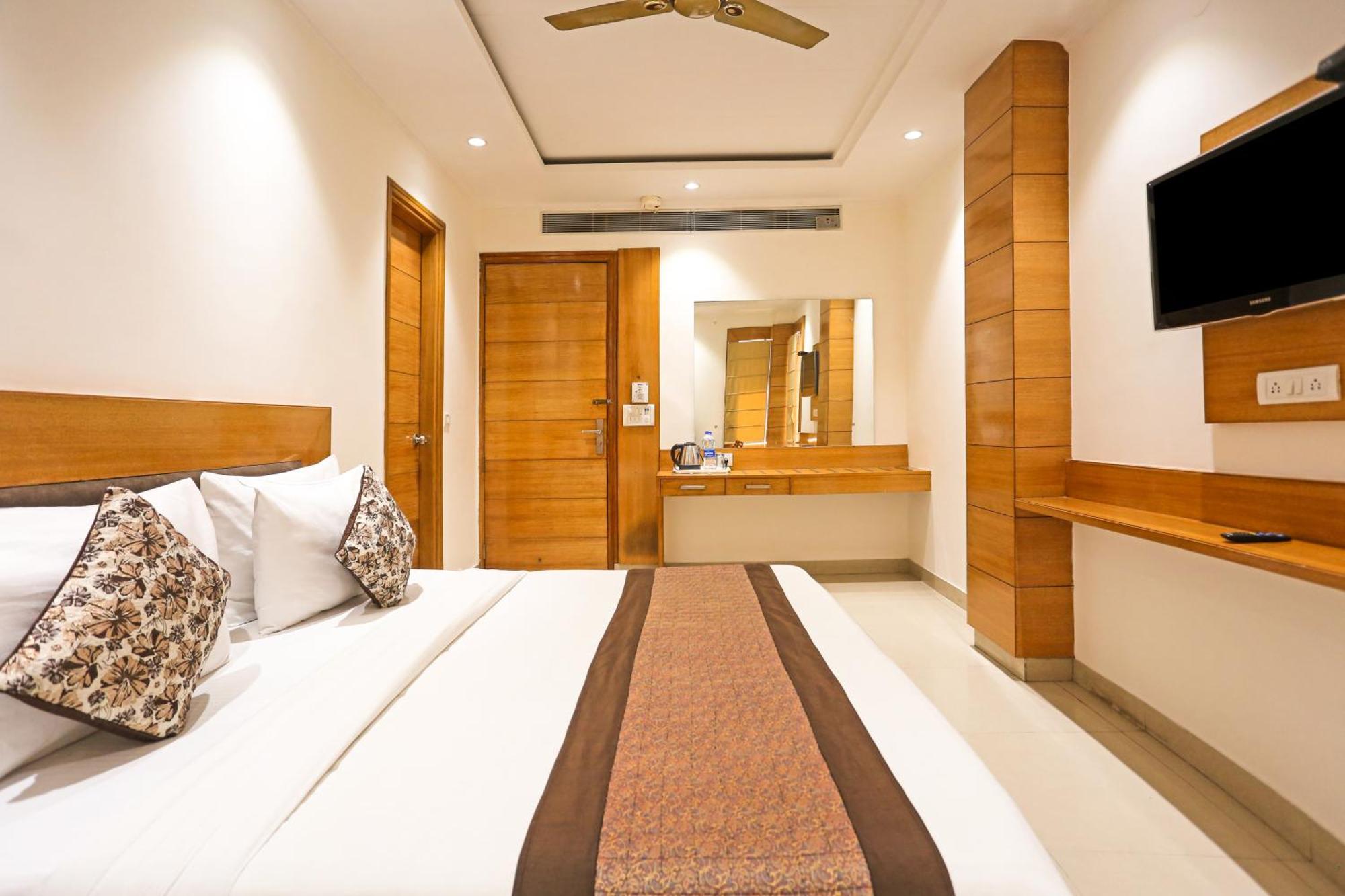 Hotel Silky Palace Near Igi Airportt New Delhi Buitenkant foto